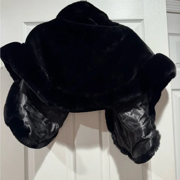 Black Faux Fur Shrug. Holiday/Party/Winter. Never worn. Precise craftsmanship. - Picture 5 of 6